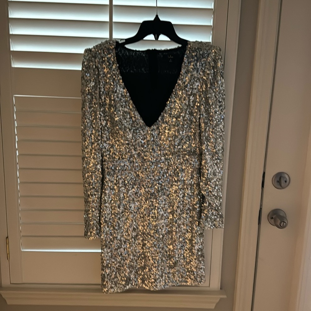 Lulu’s silver sequin mini dress size M